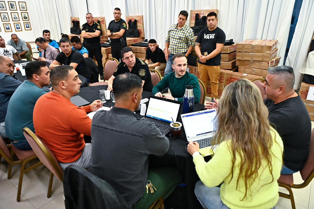 Provincia acordó con Co.Bi.Pol. una mejora salarial que alcanza a activos y retirados Provincia acordó con Co.Bi.Pol. una mejora salarial que alcanza a activos y retirados
