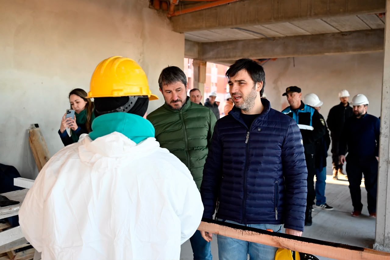 Torres recorrió el Pro.Cre.Ar. de Trelew y ratificó la entrega de 68 viviendas para policías, construidas con fondos provinciales