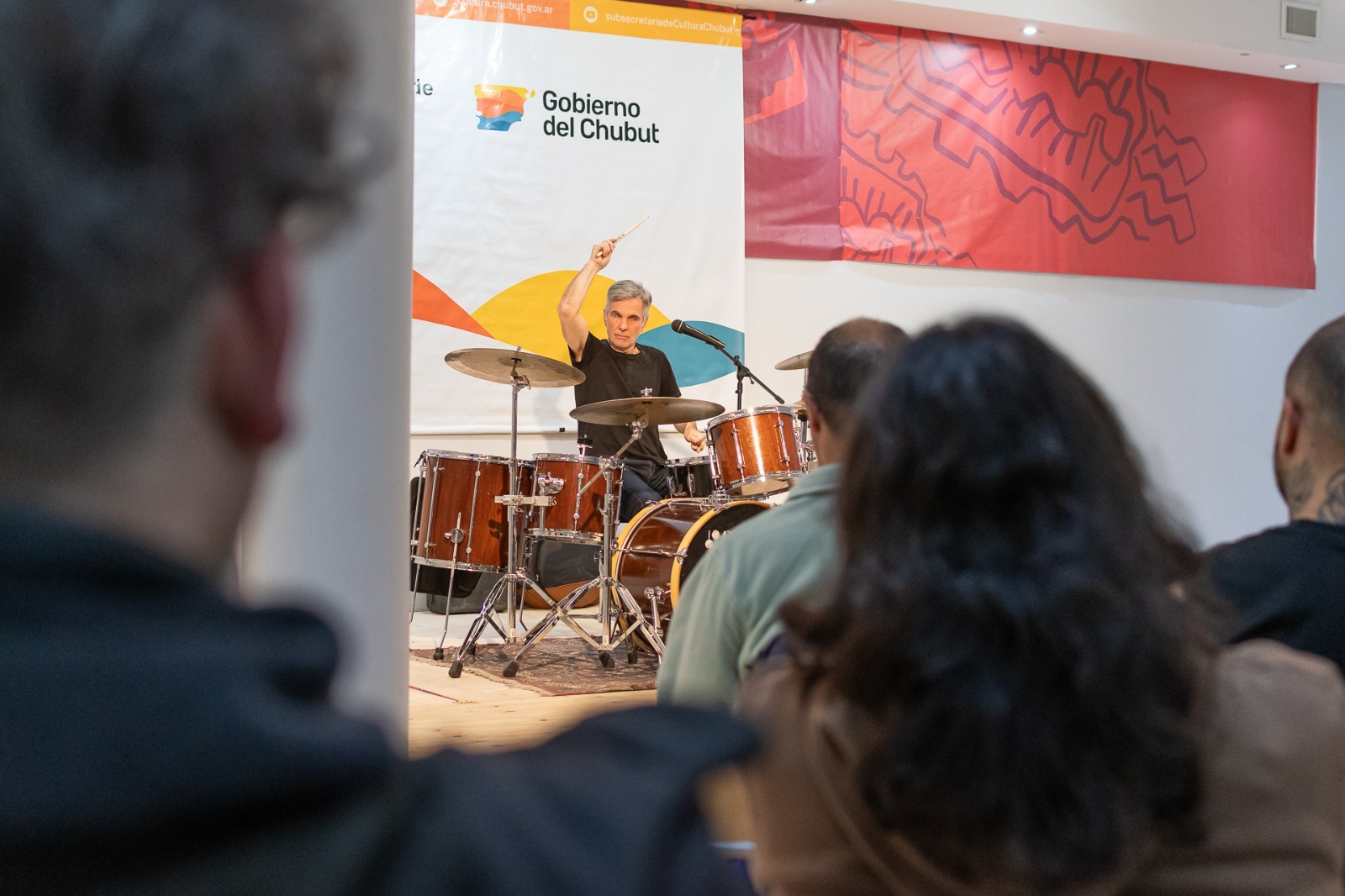 El músico Jorge Araujo brindó una MasterClass de Producción Integral de Estudio en Chubut El músico Jorge Araujo brindó una MasterClass de Producción Integral de Estudio en Chubut