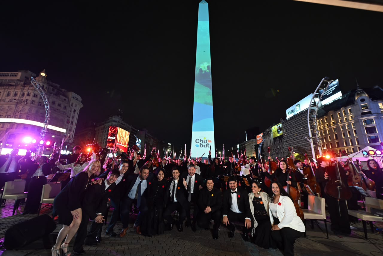 El Obelisco se iluminó con los paisajes de Chubut para el lanzamiento de la temporada turística El Obelisco se iluminó con los paisajes de Chubut para el lanzamiento de la temporada turística