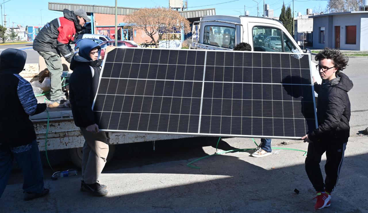 *Chubut incorpora el uso de energías renovables en escuelas* *Chubut incorpora el uso de energías renovables en escuelas*